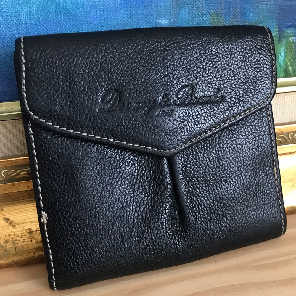 ✨✨SOLD✨✨ 
Dooney & Bourke Black Leather Bifold Wallet